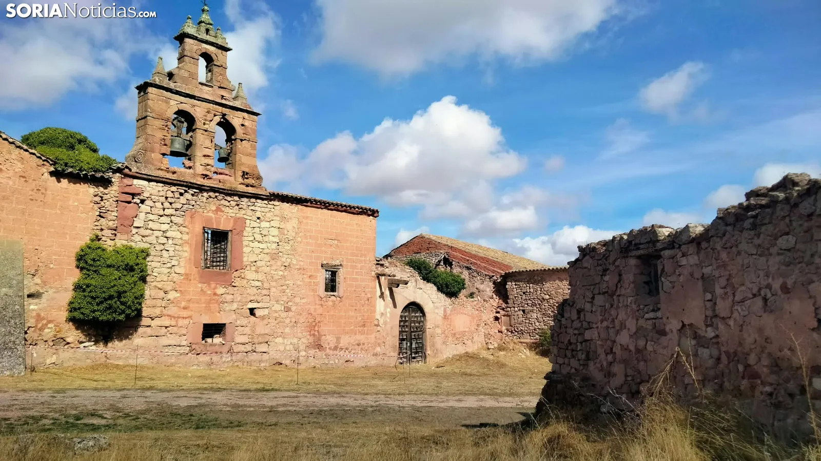 Los vecinos de Medinaceli se movilizan para salvar la espadaña de la iglesia de San Román