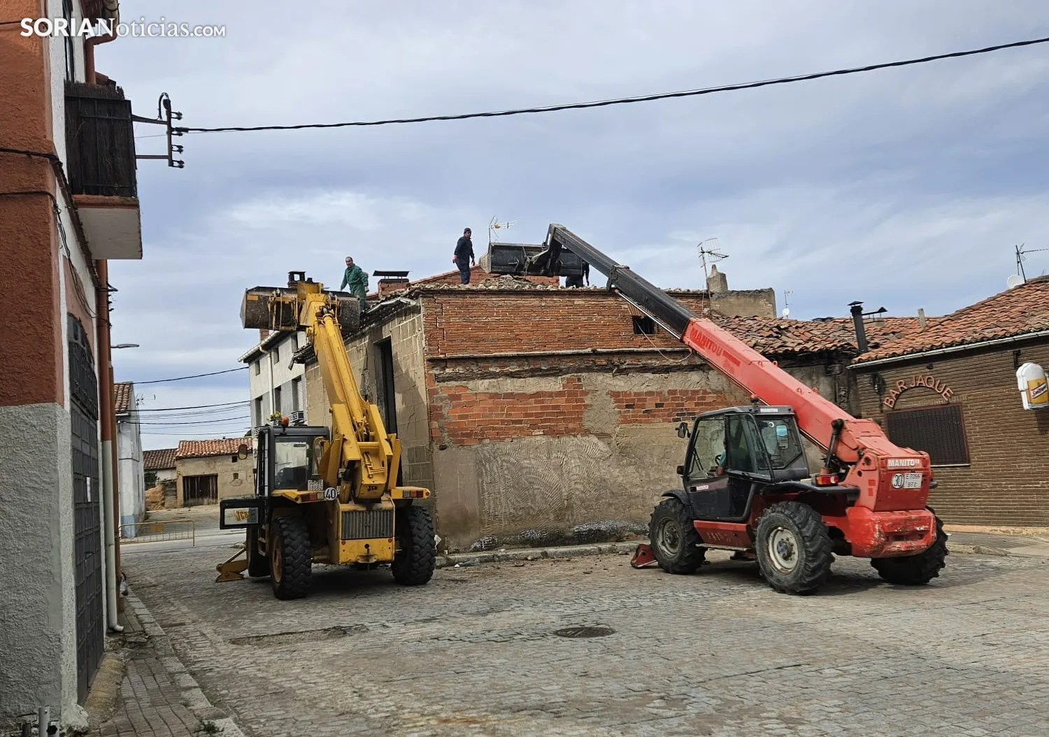 Comienza el derribo de la casa natal de Gaya Nuño en Tardelcuende tras declararse en ruina
