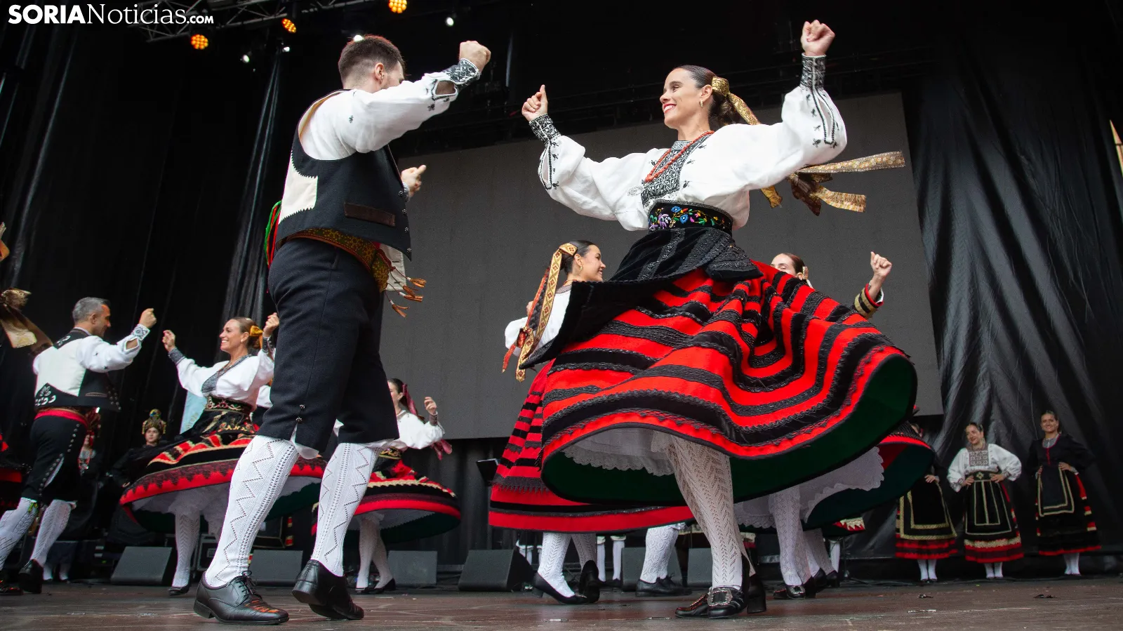 En imágenes: Los bailes tradicionales de Cáceres, Segovia y Soria deslumbran en las fiestas de San Saturio