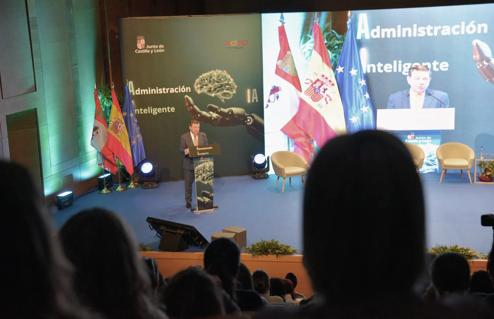 La Junta forma a sus empleados públicos en inteligencia artificial en Castilla y León