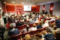 Foto 5 - La sociedad soriana arropa al padre &Aacute;ngel Hern&aacute;ndez en su debut literario