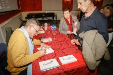 Foto 3 - La sociedad soriana arropa al padre &Aacute;ngel Hern&aacute;ndez en su debut literario