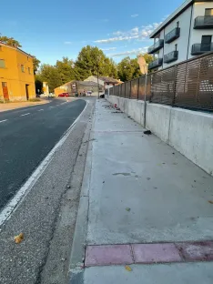 Foto 4 - Los vecinos de San Esteban exigen medidas de seguridad vial tras un peligroso accidente en el puente