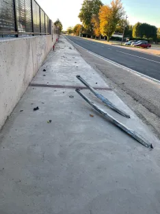 Foto 3 - Los vecinos de San Esteban exigen medidas de seguridad vial tras un peligroso accidente en el puente