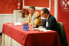 Foto 4 - La sociedad soriana arropa al padre &Aacute;ngel Hern&aacute;ndez en su debut literario