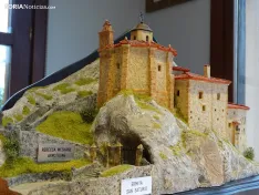 Foto 3 - Rebecca McShane y su ermita de San Saturio en arcilla: "Una mezcla de fascinaci&oacute;n y desaf&iacute;o"