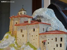 Foto 4 - Rebecca McShane y su ermita de San Saturio en arcilla: "Una mezcla de fascinaci&oacute;n y desaf&iacute;o"