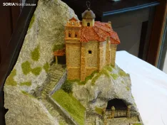 Foto 24 - Rebecca McShane y su ermita de San Saturio en arcilla: "Una mezcla de fascinaci&oacute;n y desaf&iacute;o"