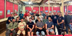 Imagen de la charla informativa de bomberos antes de la concentración en Diputación 