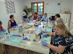 Imágen de uno de sus talleres para fomentar la creatividad entre las mujeres