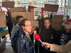 Foto 4 - Varias decenas de personas protestan en Soria por la situaci&oacute;n de la vivienda y por el caso &lsquo;Mari Carmen&rsquo;