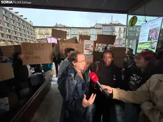 Foto 5 - Varias decenas de personas protestan en Soria por la situaci&oacute;n de la vivienda y por el caso &lsquo;Mari Carmen&rsquo;