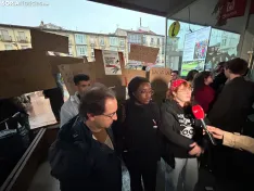 Foto 3 - Varias decenas de personas protestan en Soria por la situaci&oacute;n de la vivienda y por el caso &lsquo;Mari Carmen&rsquo;