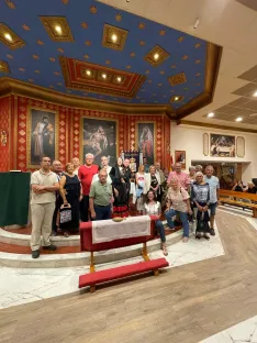 Foto 3 - Valencia realiza la ofrenda a San Saturio en la parroquia de San Prudencio