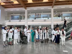 Foto 4 - La m&uacute;sica sinf&oacute;nica sorprende a pacientes y sanitarios en el Hospital Santa B&aacute;rbara