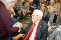 Foto 6 - La sociedad soriana arropa al padre &Aacute;ngel Hern&aacute;ndez en su debut literario