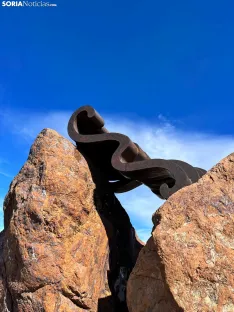 Foto 17 - 40 toneladas de piedra, una gr&uacute;a rota y una obra de arte en lo alto de la Sierra del Madero