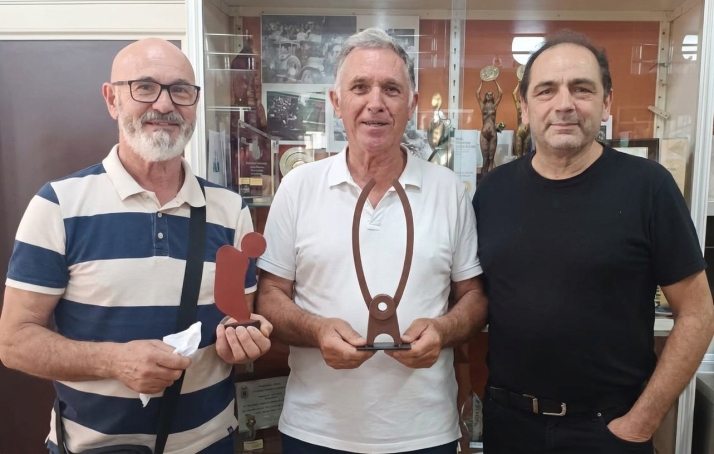 Antonio Lario gana el concurso al tomate más gordo de Medinaceli con un ejemplar de 1.013 gramos