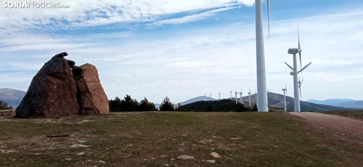 40 toneladas de piedra, una grúa rota y una obra de arte en lo alto de la Sierra del Madero