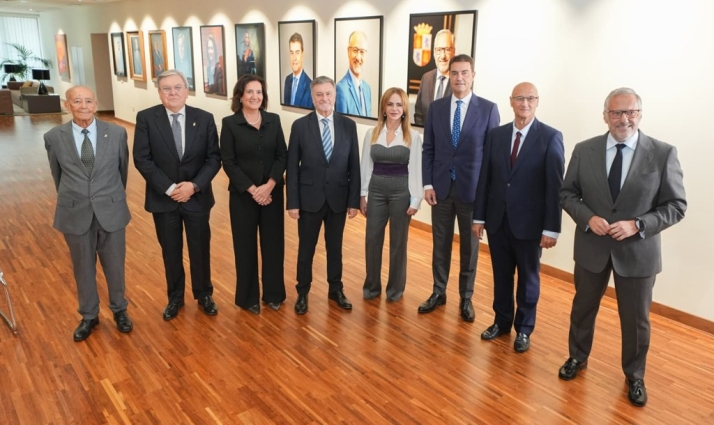 Las Cortes de Castilla y León reconocen la trayectoria de sus expresidentes con la presentación de sus retratos institucionales
