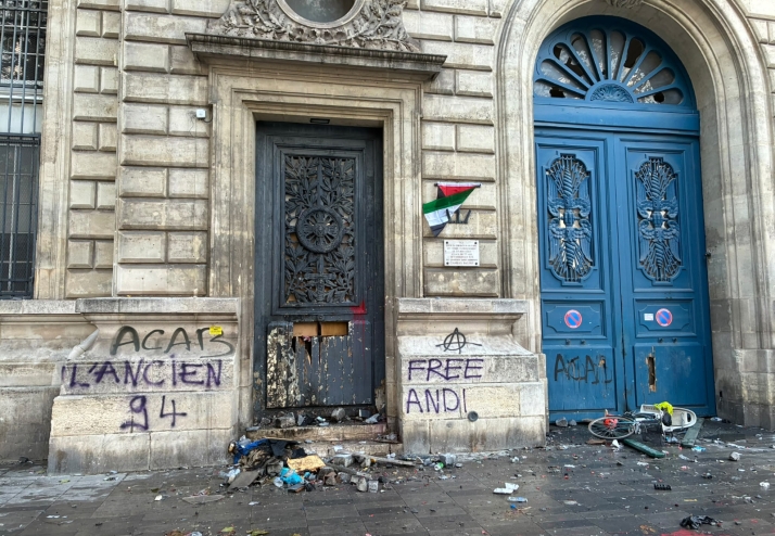 Un soriano en París: Ver arder un edificio histórico y saquear los negocios da una pena tremenda