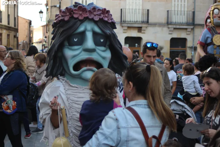 En im&aacute;genes: los gigantes y los cabezudos dan el pistoletazo de salida a San Saturio