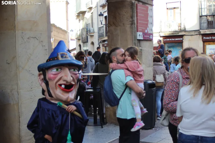 En im&aacute;genes: los gigantes y los cabezudos dan el pistoletazo de salida a San Saturio