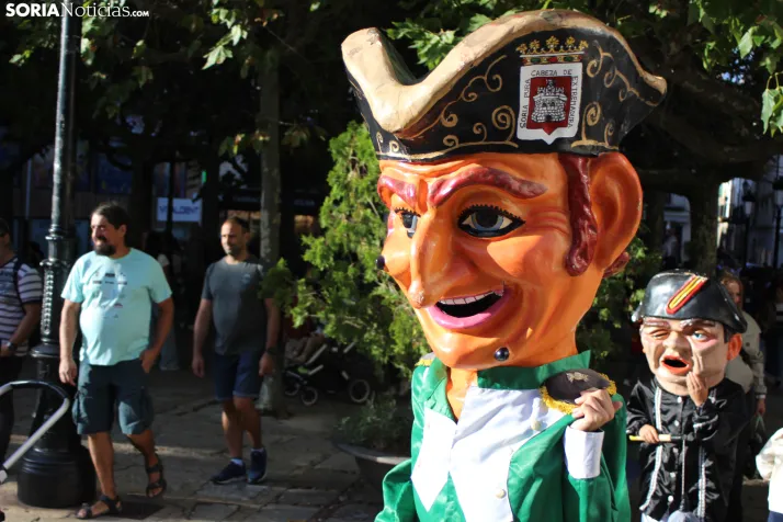 En im&aacute;genes: los gigantes y los cabezudos dan el pistoletazo de salida a San Saturio