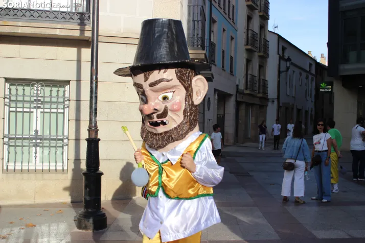 En im&aacute;genes: los gigantes y los cabezudos dan el pistoletazo de salida a San Saturio