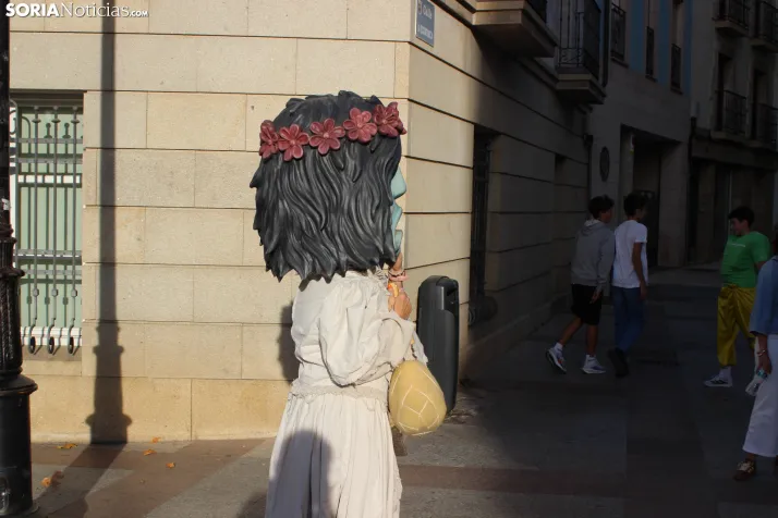 En im&aacute;genes: los gigantes y los cabezudos dan el pistoletazo de salida a San Saturio