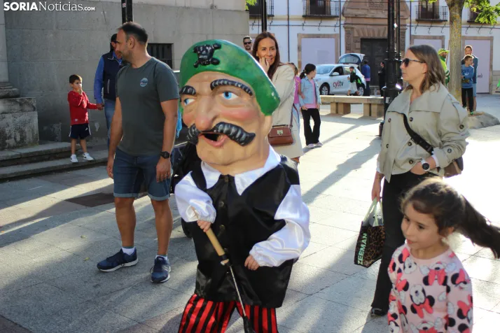 En im&aacute;genes: los gigantes y los cabezudos dan el pistoletazo de salida a San Saturio