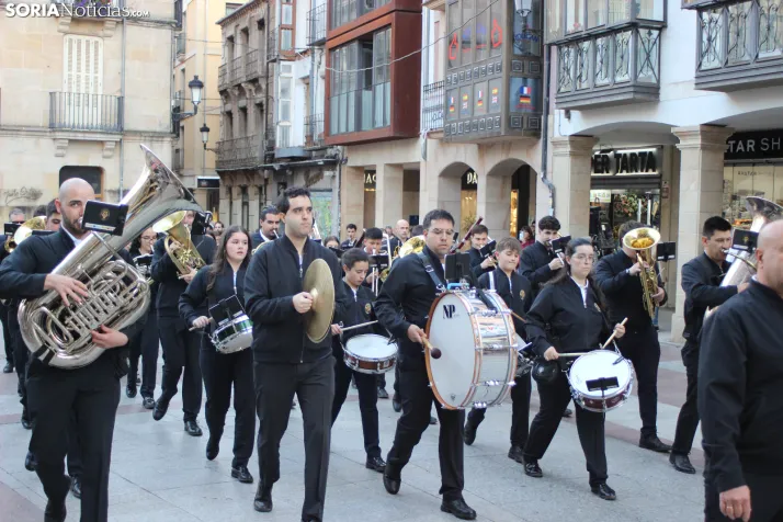 Fotos: La Banda recorre el centro de Soria en plenas fiestas de San Saturio
