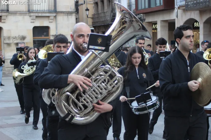 Fotos: La Banda recorre el centro de Soria en plenas fiestas de San Saturio