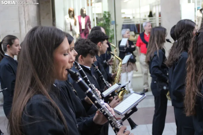 Fotos: La Banda recorre el centro de Soria en plenas fiestas de San Saturio