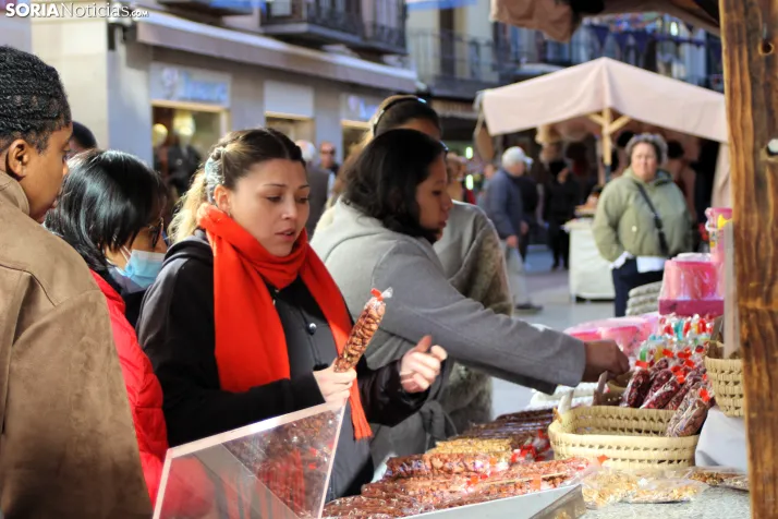 Artesan&iacute;a, dulces y &uacute;ltimos preparativos en una fr&iacute;a y medieval ma&ntilde;ana en Soria