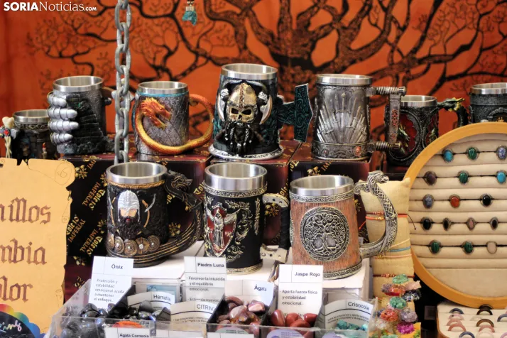 Artesan&iacute;a, dulces y &uacute;ltimos preparativos en una fr&iacute;a y medieval ma&ntilde;ana en Soria