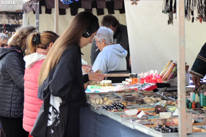 Artesan&iacute;a, dulces y &uacute;ltimos preparativos en una fr&iacute;a y medieval ma&ntilde;ana en Soria