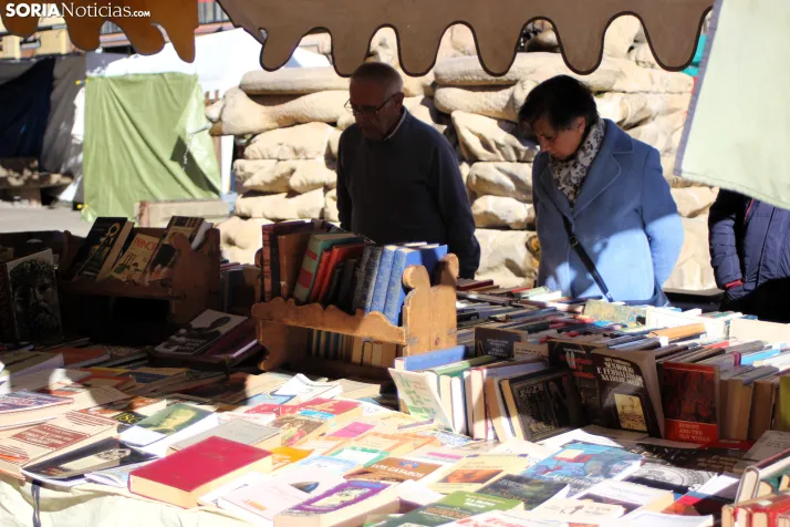 Artesan&iacute;a, dulces y &uacute;ltimos preparativos en una fr&iacute;a y medieval ma&ntilde;ana en Soria