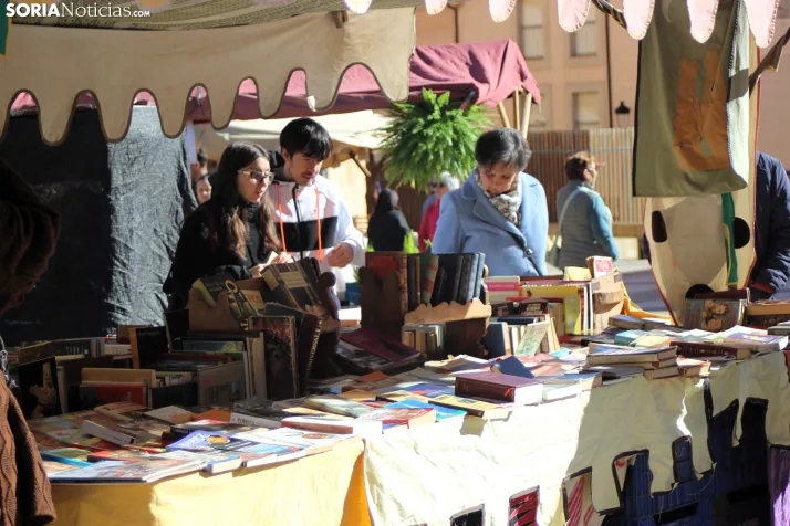 Artesan&iacute;a, dulces y &uacute;ltimos preparativos en una fr&iacute;a y medieval ma&ntilde;ana en Soria