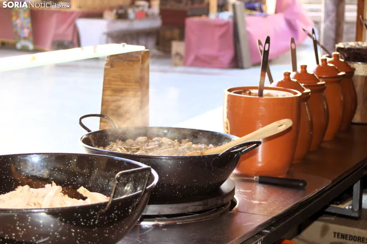 Artesan&iacute;a, dulces y &uacute;ltimos preparativos en una fr&iacute;a y medieval ma&ntilde;ana en Soria