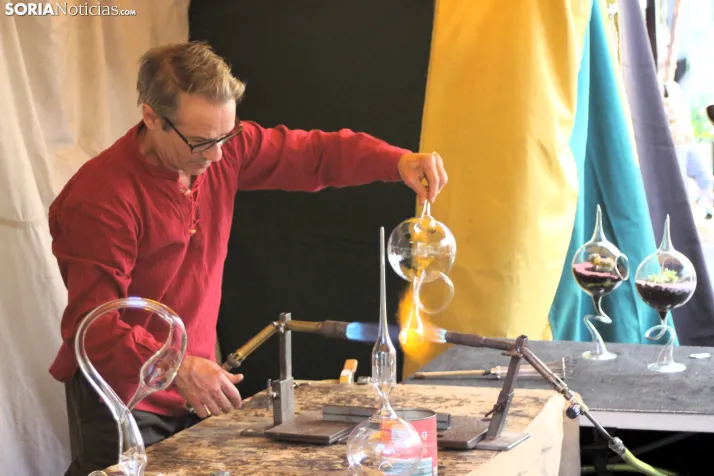 Artesan&iacute;a, dulces y &uacute;ltimos preparativos en una fr&iacute;a y medieval ma&ntilde;ana en Soria