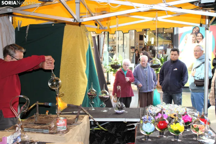 Artesan&iacute;a, dulces y &uacute;ltimos preparativos en una fr&iacute;a y medieval ma&ntilde;ana en Soria