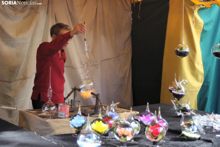 Artesan&iacute;a, dulces y &uacute;ltimos preparativos en una fr&iacute;a y medieval ma&ntilde;ana en Soria