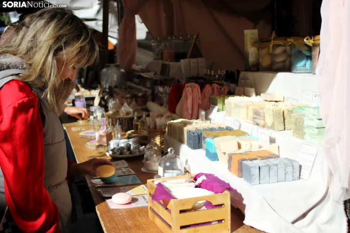 Artesan&iacute;a, dulces y &uacute;ltimos preparativos en una fr&iacute;a y medieval ma&ntilde;ana en Soria