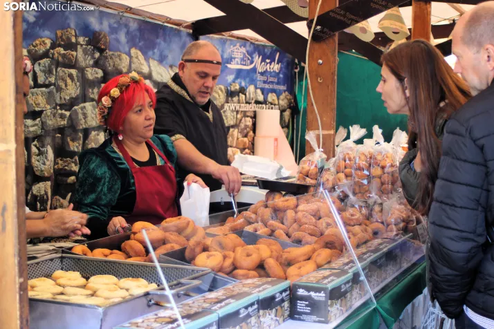 Artesan&iacute;a, dulces y &uacute;ltimos preparativos en una fr&iacute;a y medieval ma&ntilde;ana en Soria
