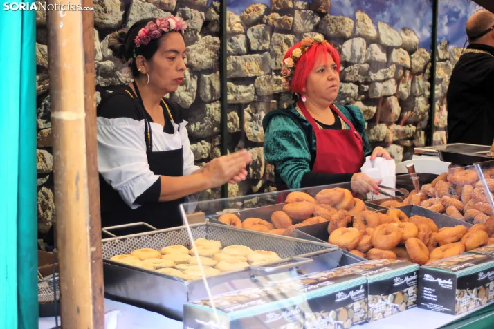 Artesan&iacute;a, dulces y &uacute;ltimos preparativos en una fr&iacute;a y medieval ma&ntilde;ana en Soria