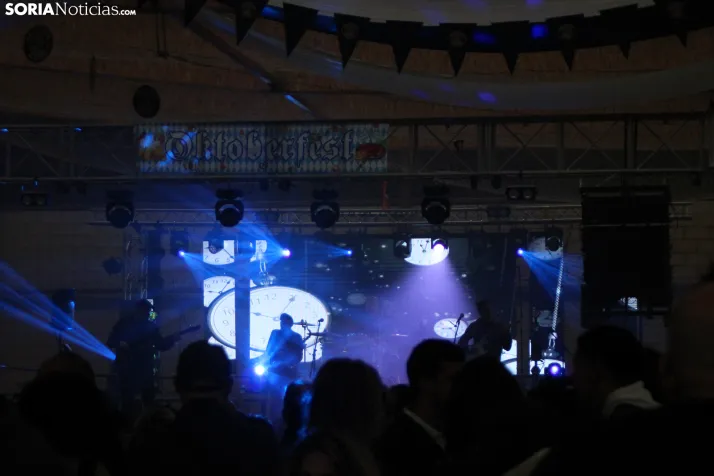 Galer&iacute;a | Ni el cielo gris consigue aguar la fiesta de la Oktoberfest en Golmayo