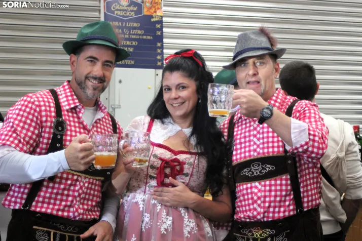 Galer&iacute;a | Ni el cielo gris consigue aguar la fiesta de la Oktoberfest en Golmayo
