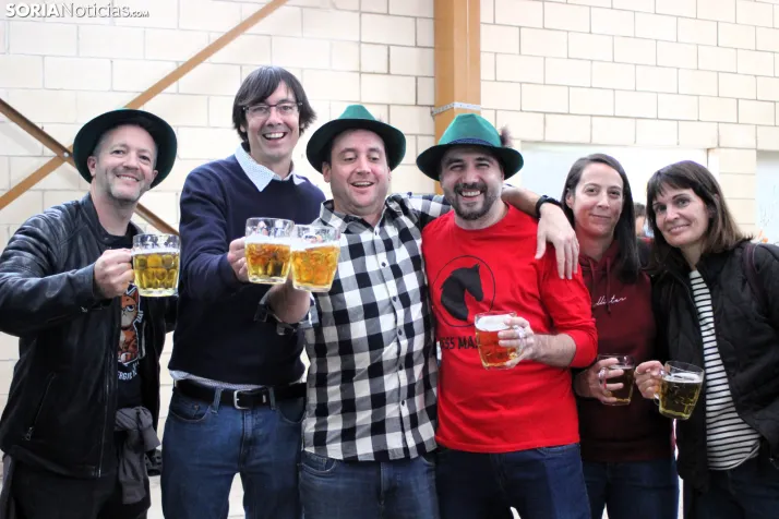 Galer&iacute;a | Ni el cielo gris consigue aguar la fiesta de la Oktoberfest en Golmayo