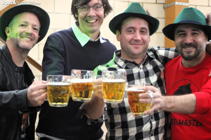 Galer&iacute;a | Ni el cielo gris consigue aguar la fiesta de la Oktoberfest en Golmayo
